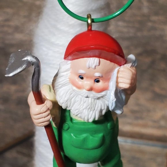 1988 Hallmark Keepsake Ornament - Hoe-Hoe-Hoe - Picture 2 of 8